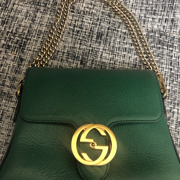 Gucci emerald interlocking leather crossbody bag. - Picture 2 of 5